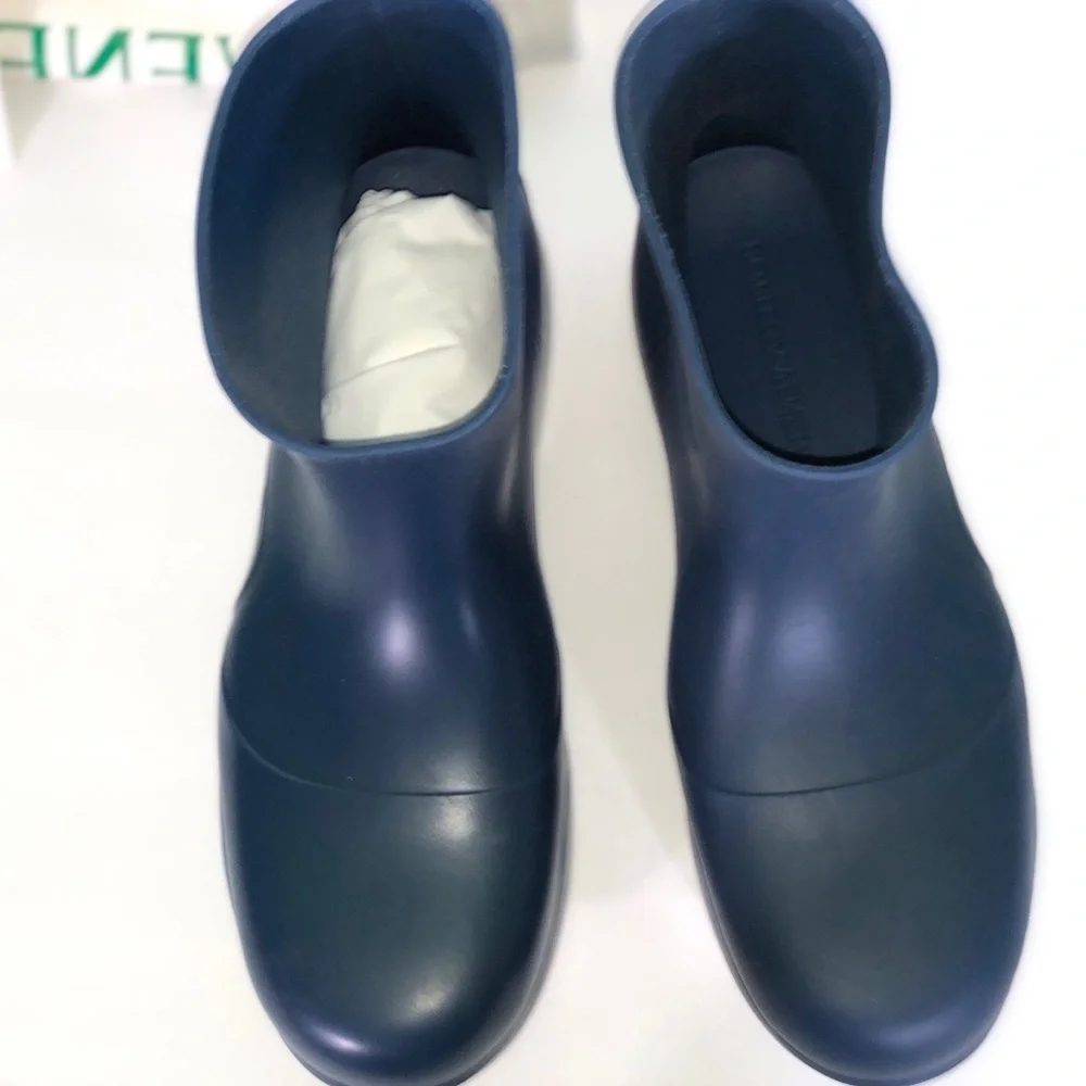 BOTTEGA VENETA Men’s Blue Rubber Puddle Ankle Rain Boots Size 42 US Size 9 NWT